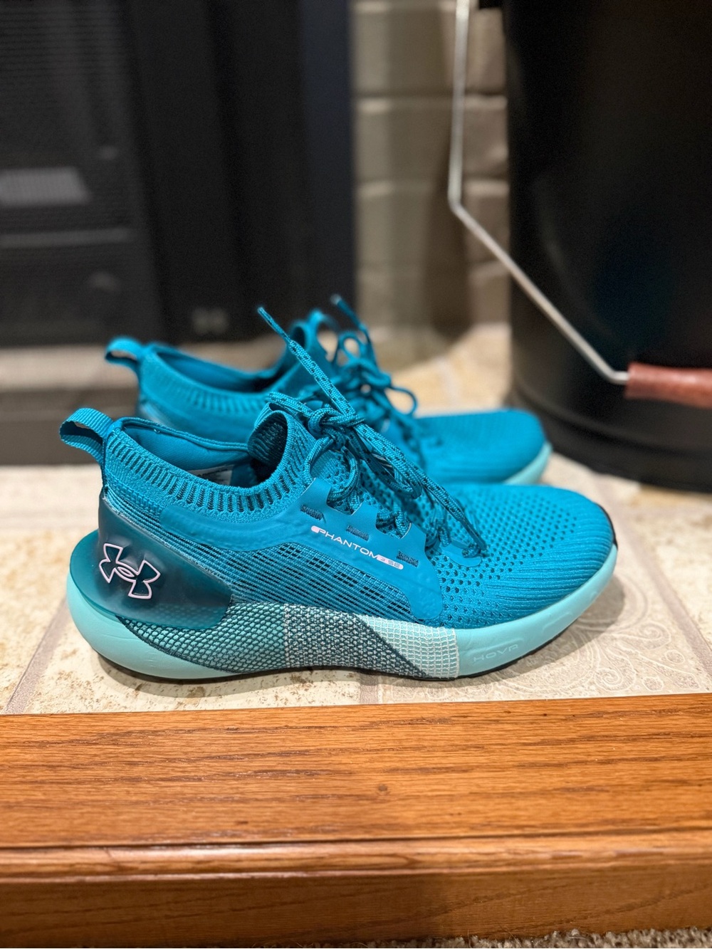 Under Armour Teal Knit Phantom-SZ 6 women’s